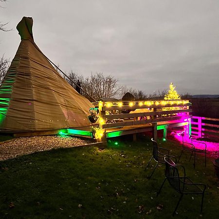 Burtree Country House, Tipi'S, Treehouse & Lodge & House Rooms With Hot Tubs In A Private Garden 서스크 외부 사진