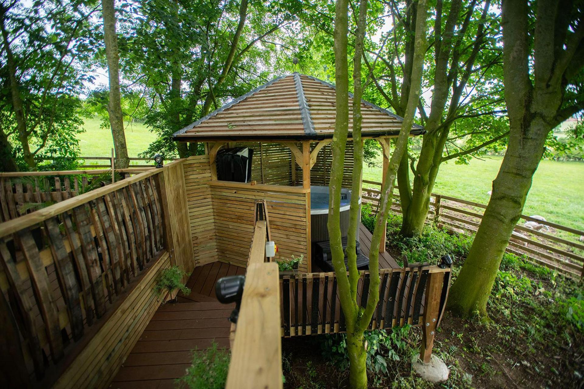 Burtree Country House, Tipi'S, Treehouse & Lodge & House Rooms With Hot Tubs In A Private Garden 서스크 외부 사진