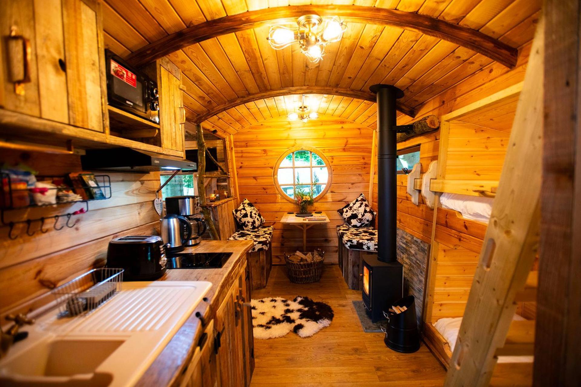 Burtree Country House, Tipi'S, Treehouse & Lodge & House Rooms With Hot Tubs In A Private Garden 서스크 외부 사진