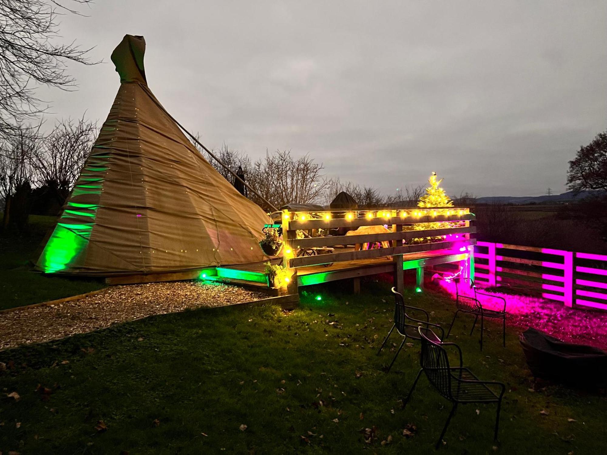 Burtree Country House, Tipi'S, Treehouse & Lodge & House Rooms With Hot Tubs In A Private Garden 서스크 외부 사진