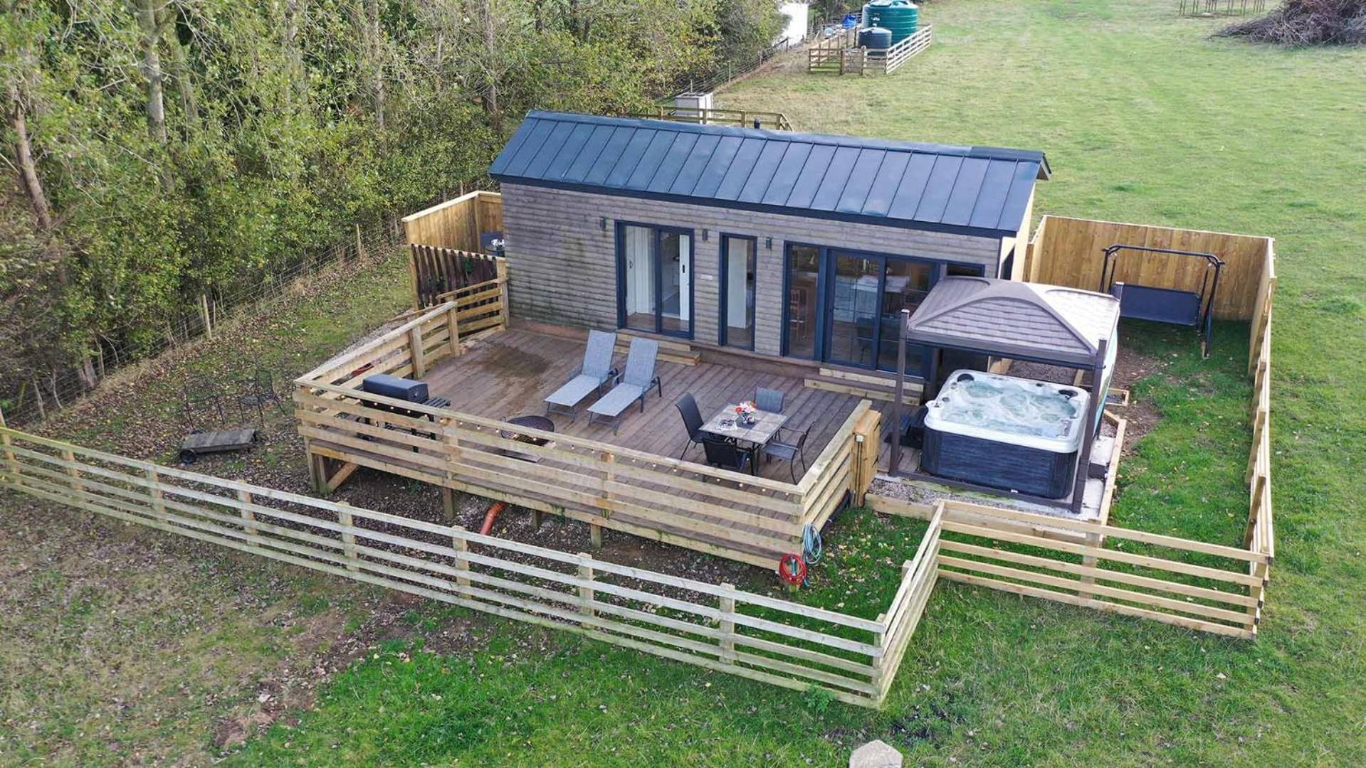 Burtree Country House, Tipi'S, Treehouse & Lodge & House Rooms With Hot Tubs In A Private Garden 서스크 외부 사진