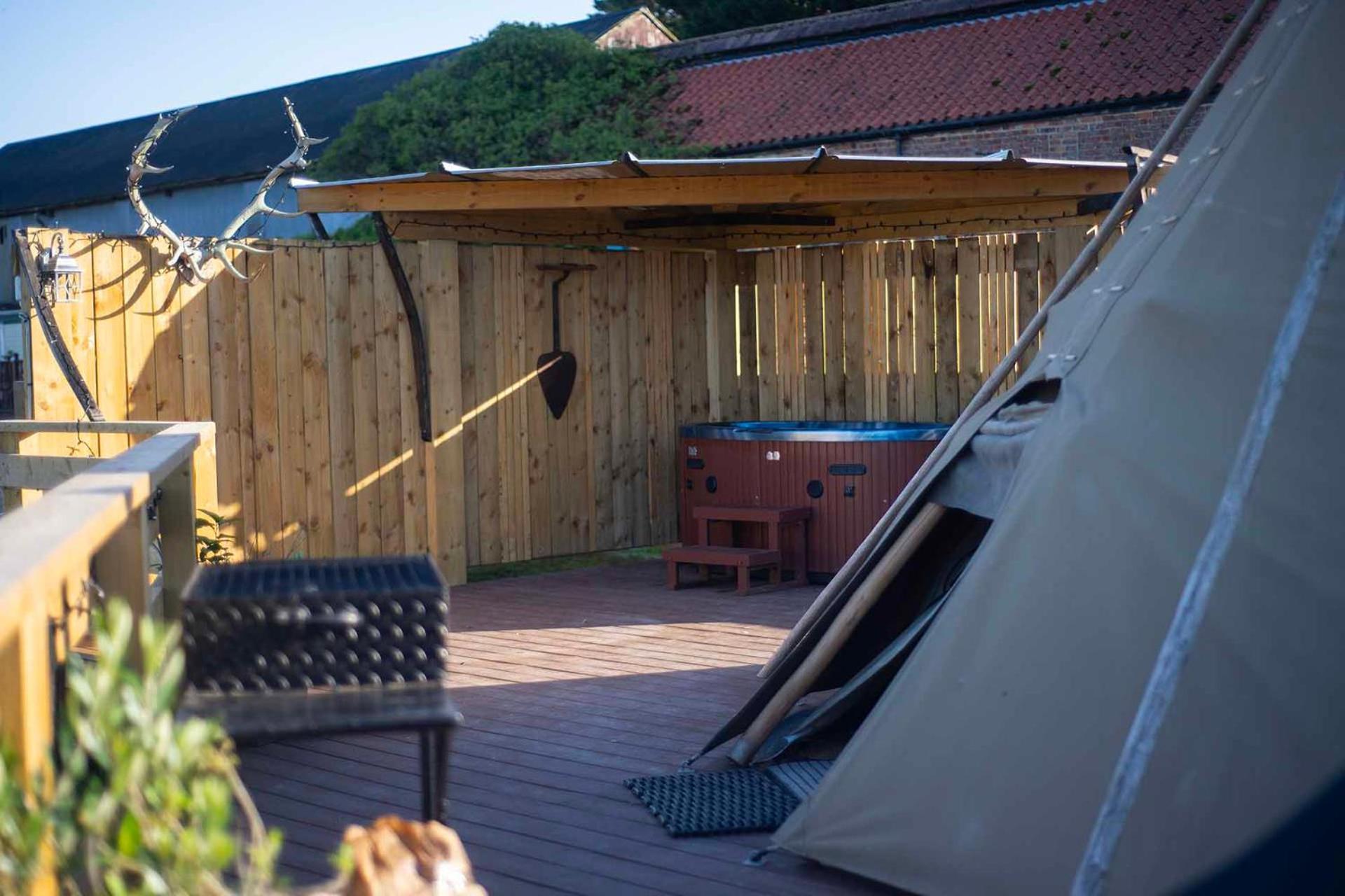 Burtree Country House, Tipi'S, Treehouse & Lodge & House Rooms With Hot Tubs In A Private Garden 서스크 외부 사진