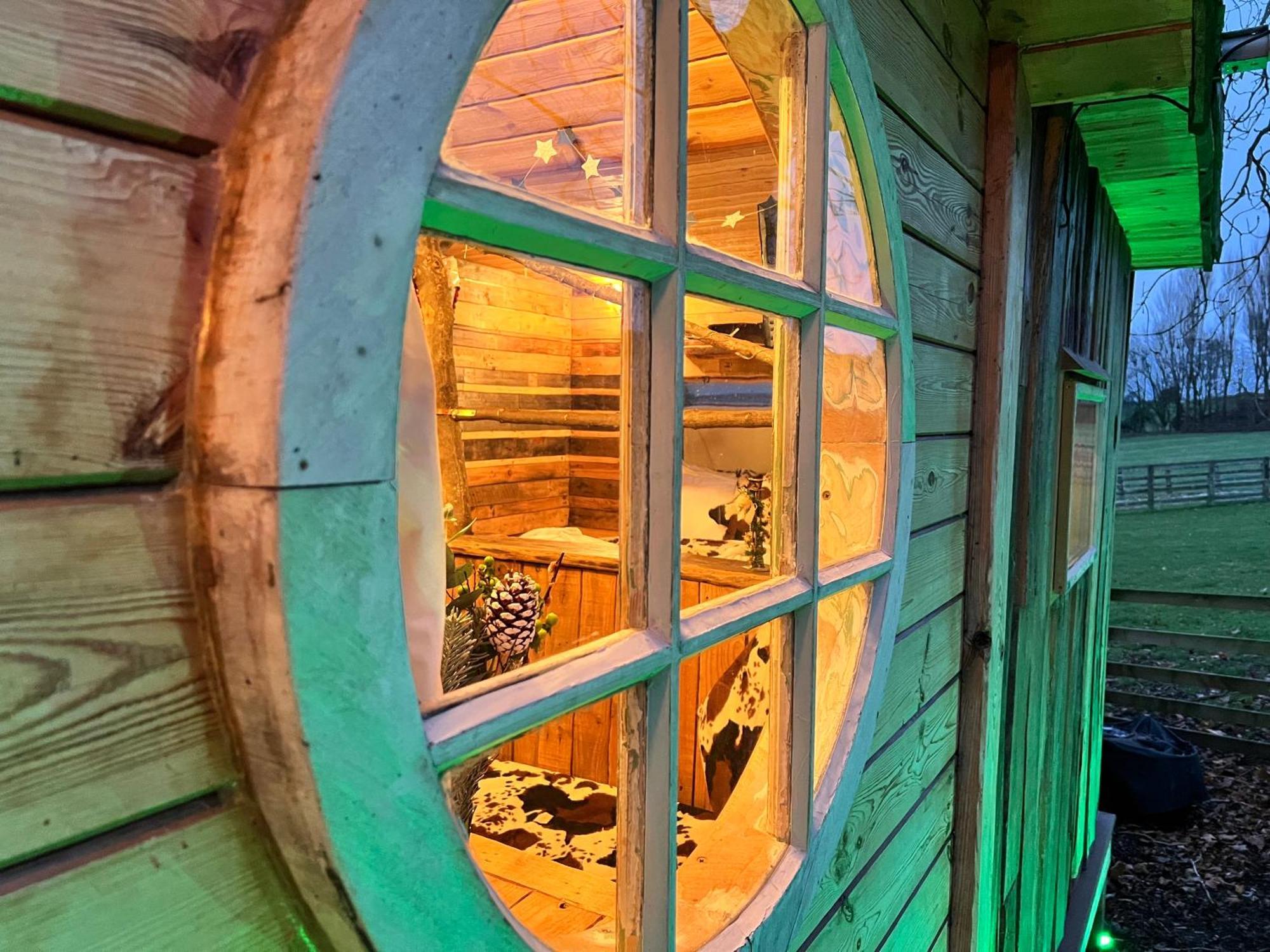 Burtree Country House, Tipi'S, Treehouse & Lodge & House Rooms With Hot Tubs In A Private Garden 서스크 외부 사진