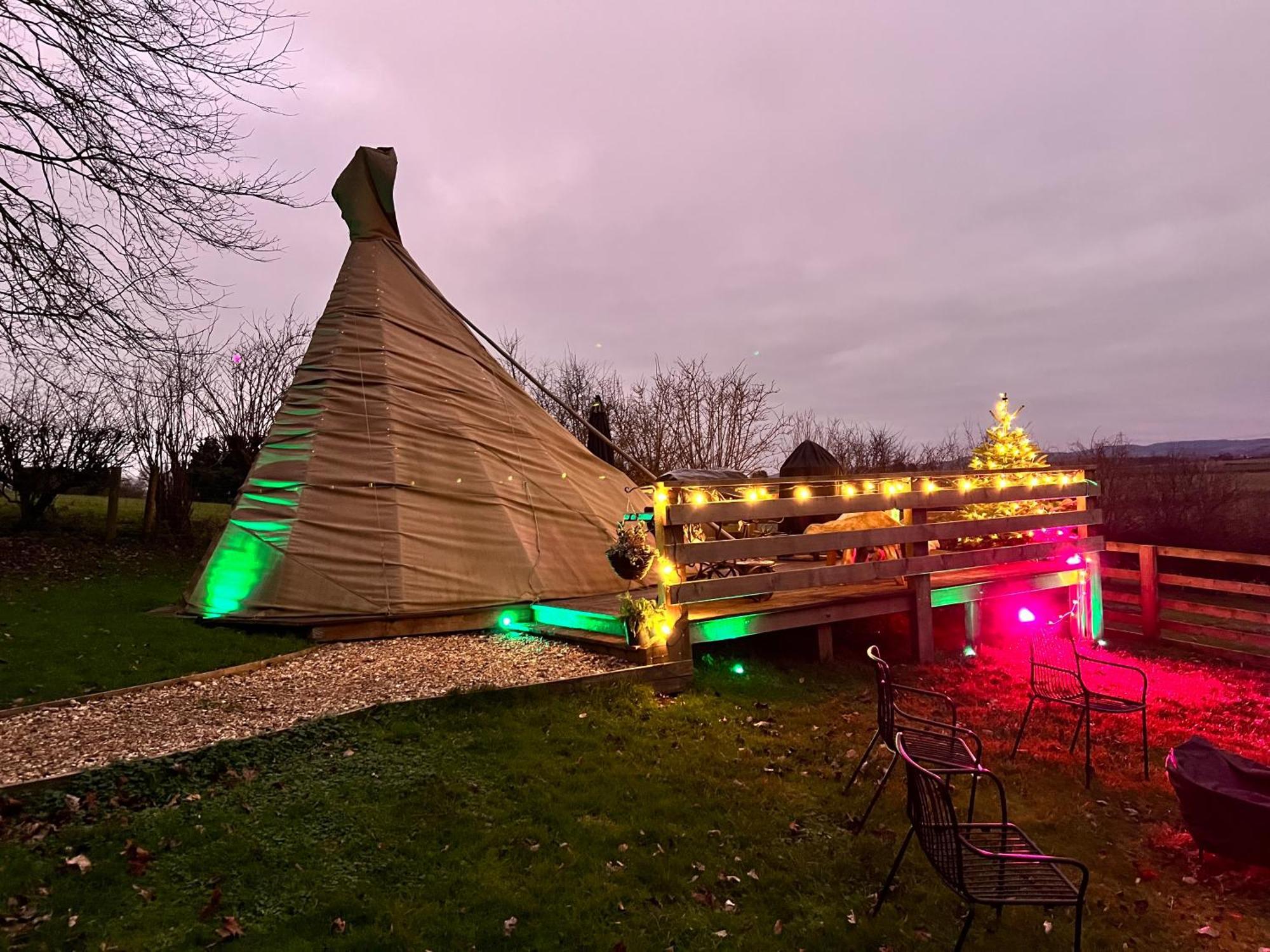 Burtree Country House, Tipi'S, Treehouse & Lodge & House Rooms With Hot Tubs In A Private Garden 서스크 외부 사진