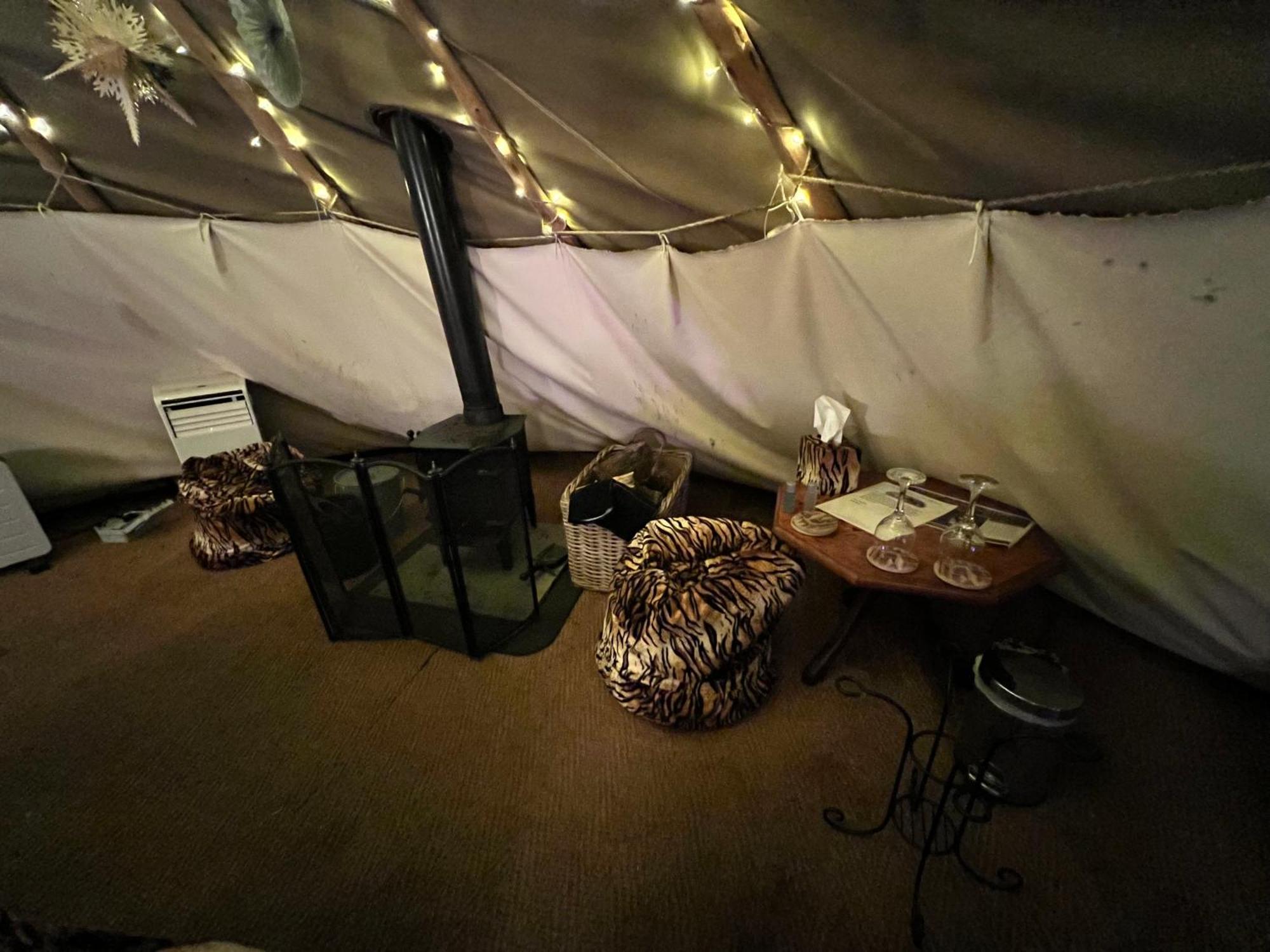 Burtree Country House, Tipi'S, Treehouse & Lodge & House Rooms With Hot Tubs In A Private Garden 서스크 외부 사진