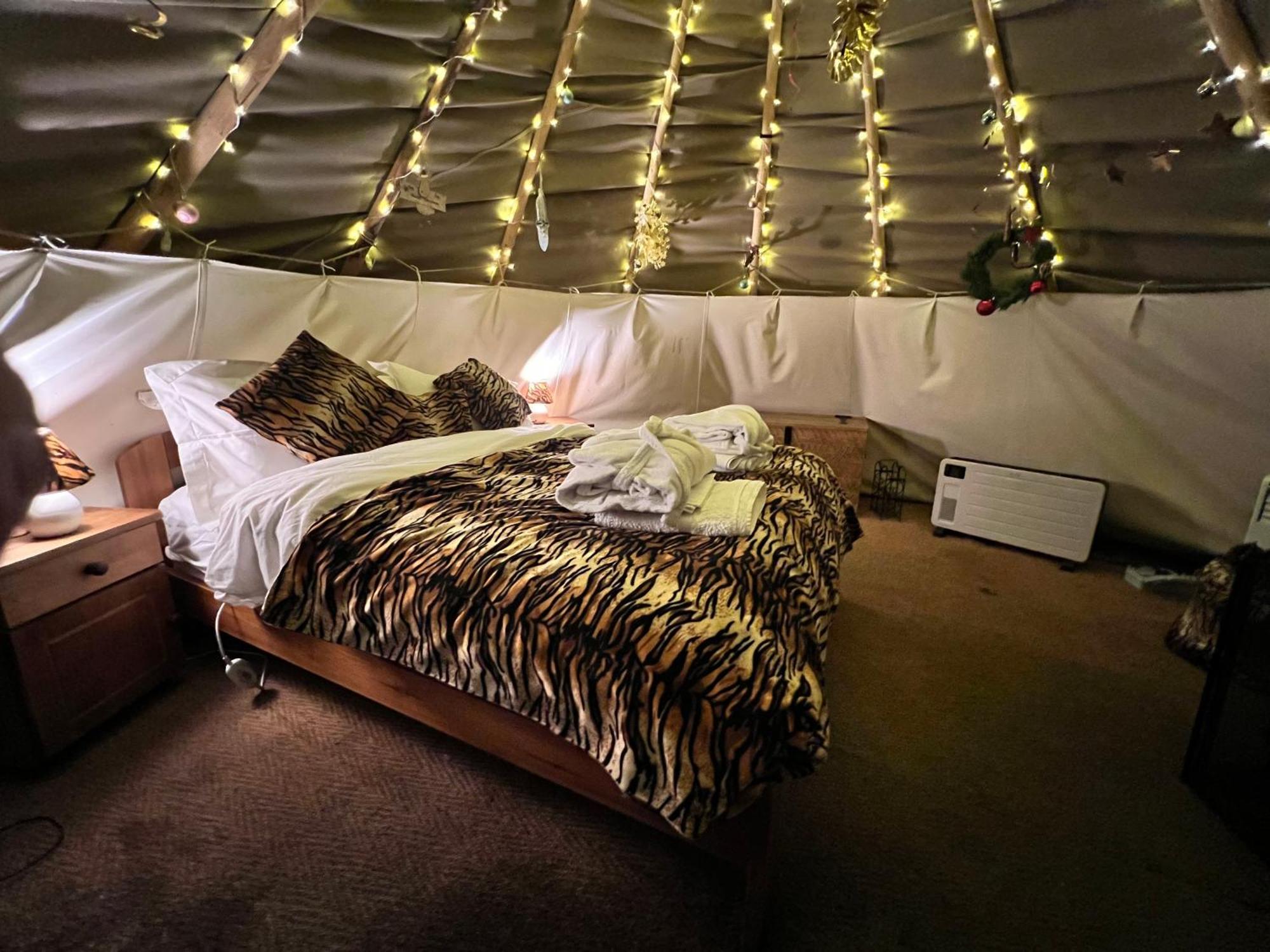 Burtree Country House, Tipi'S, Treehouse & Lodge & House Rooms With Hot Tubs In A Private Garden 서스크 외부 사진