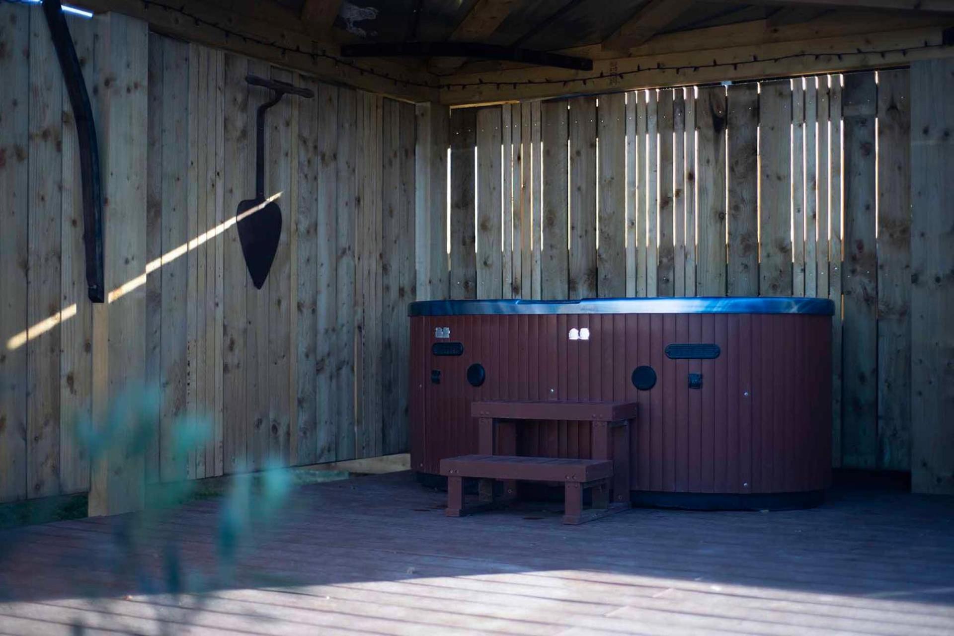 Burtree Country House, Tipi'S, Treehouse & Lodge & House Rooms With Hot Tubs In A Private Garden 서스크 외부 사진