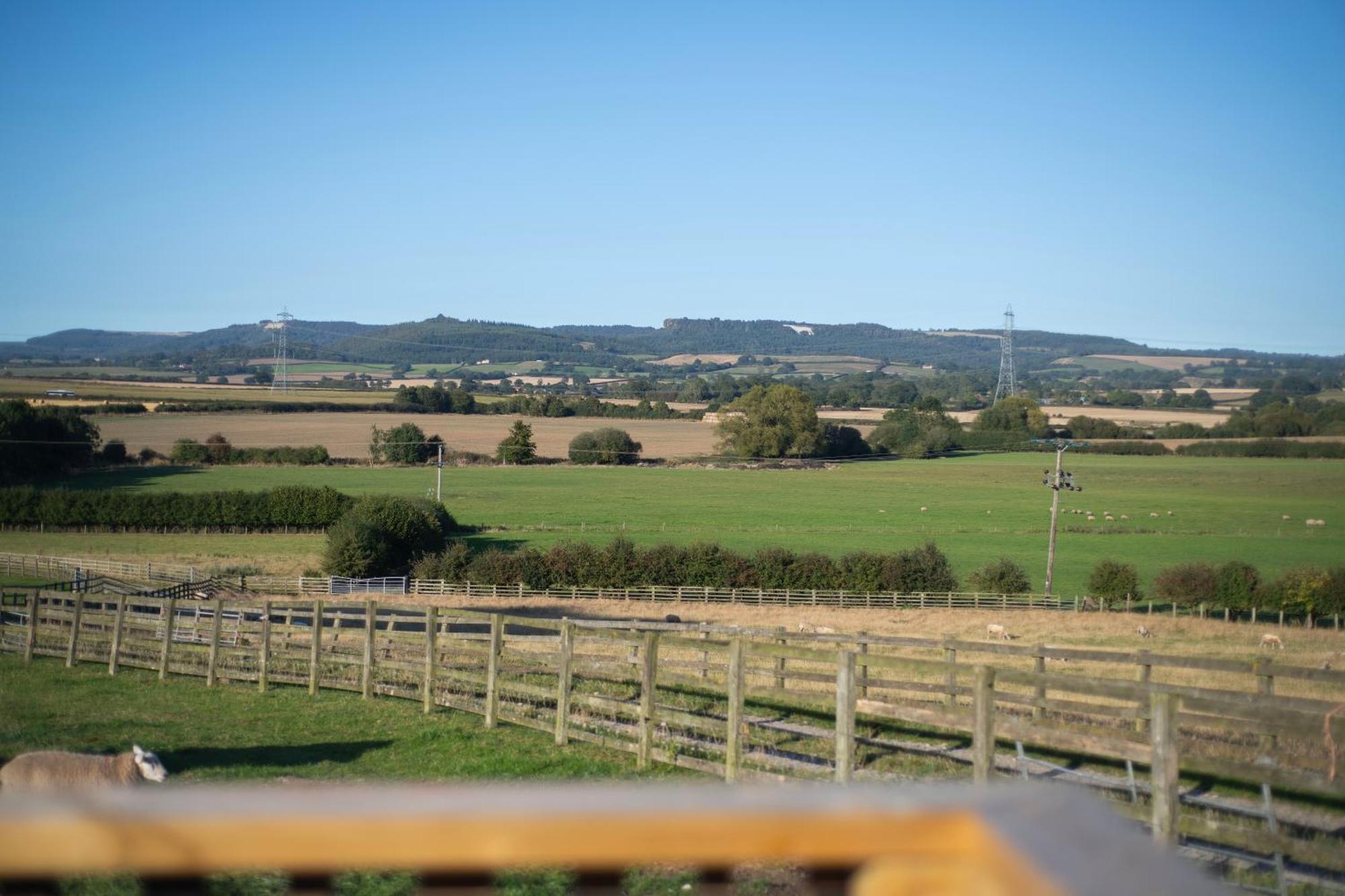 Burtree Country House, Tipi'S, Treehouse & Lodge & House Rooms With Hot Tubs In A Private Garden 서스크 외부 사진