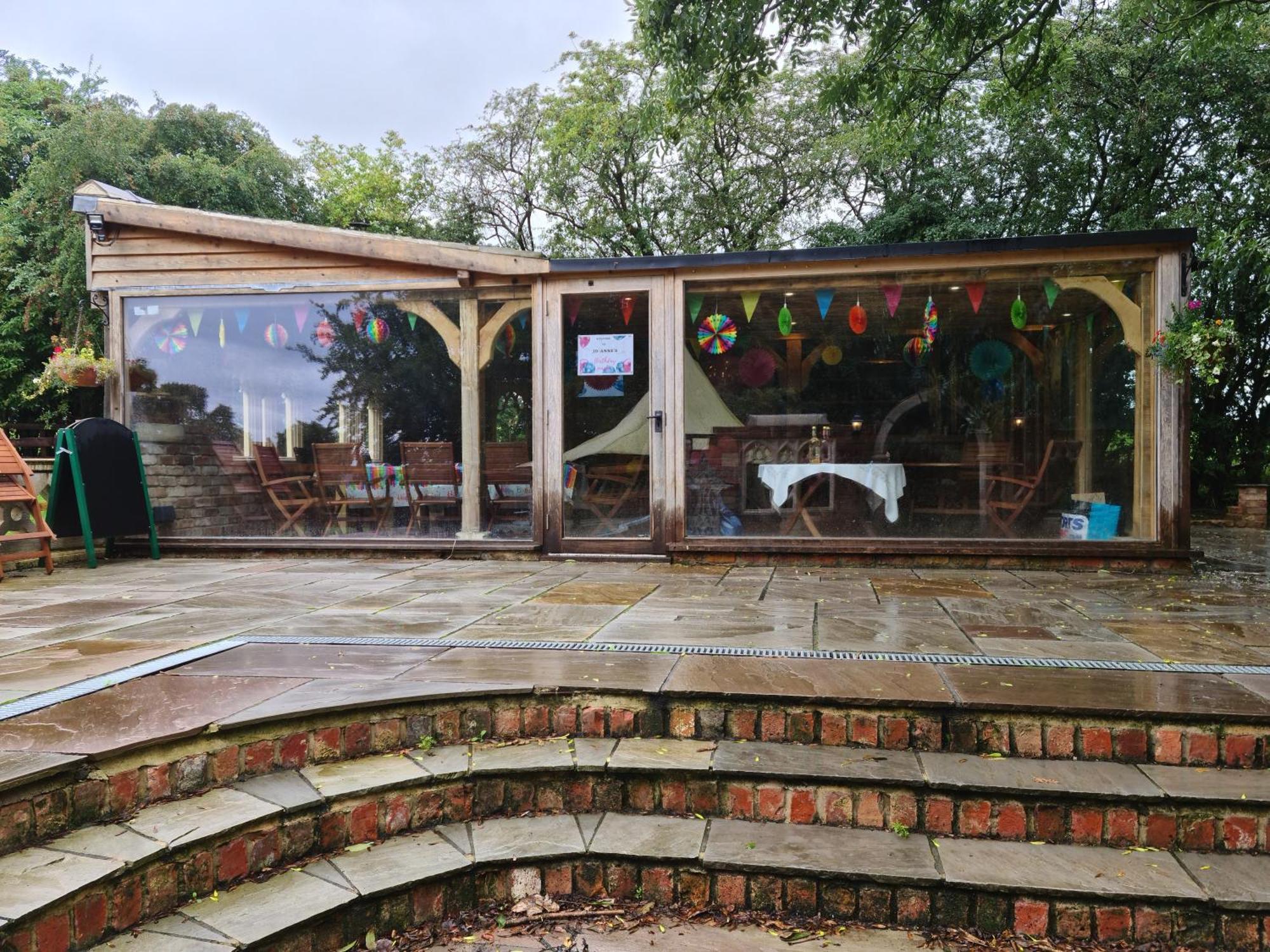 Burtree Country House, Tipi'S, Treehouse & Lodge & House Rooms With Hot Tubs In A Private Garden 서스크 외부 사진